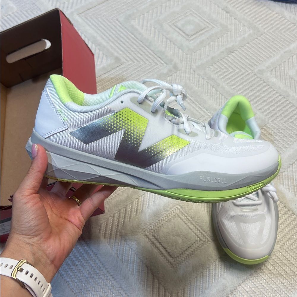 NEW BALANCE - FuelCell 796v4